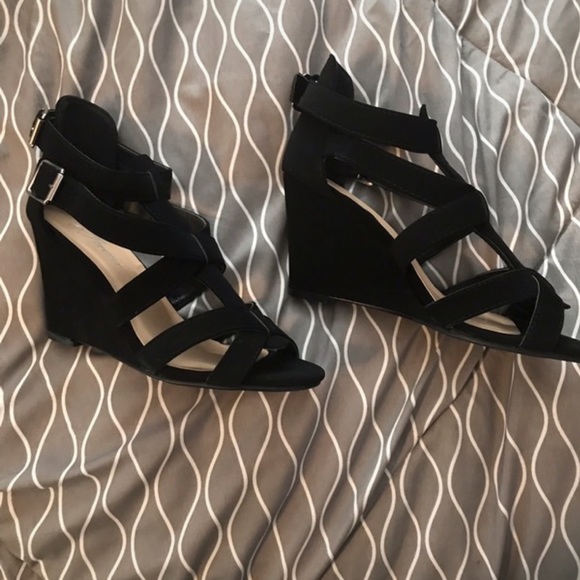 Black Wedges - Picture 2 of 3